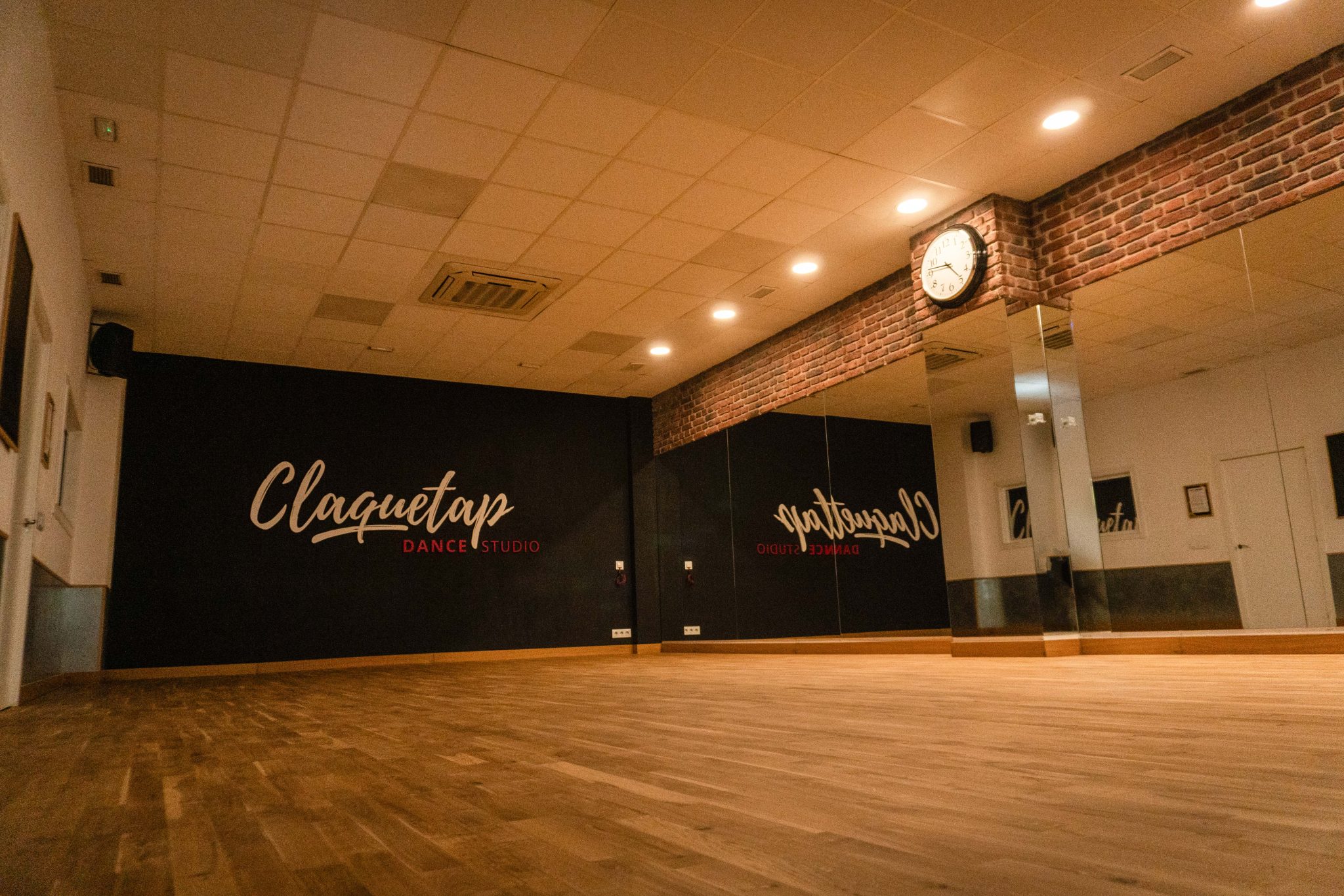 Claquetap — official school photo